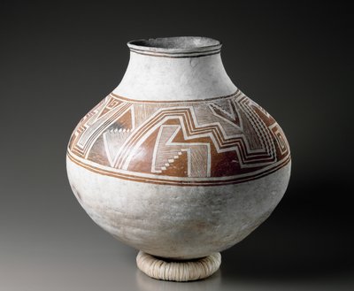 Mogollon-krukke med geometrisk design, stil II, 1025-1150 (keramikk med bikrom slipeplating) av American School