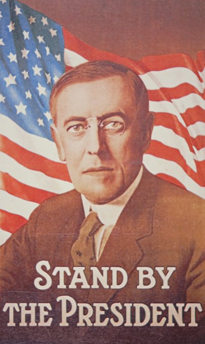 'Stand by the President', plakat som viser Woodrow Wilson (1856-1924) 1917 (farge litho) av American School