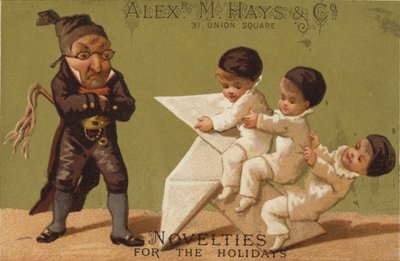 Tre små gutter sitter på origamidyr av American School