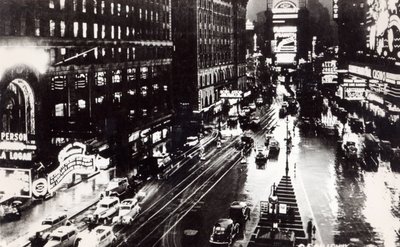 Times Square at Night, New York, ca. 1930 (etter et bilde) av American School