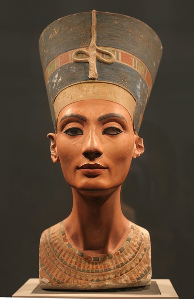 Nefertiti-bysten, ca 1350 f.Kr av Ancient Egypt
