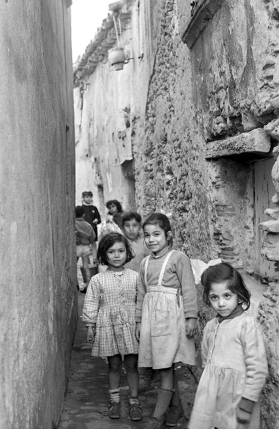 CROTONE - BARN av Ando Gilardi