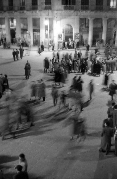 CROTONE - DYNAMISME PÅ TORGET av Ando Gilardi