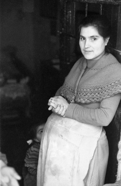 CROTONE - MATERNITY av Ando Gilardi