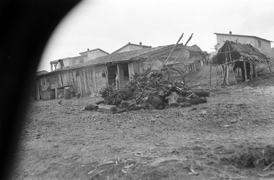 CROTONE - LANDSBYEN PÅ NÆRHETEN,  av Ando Gilardi