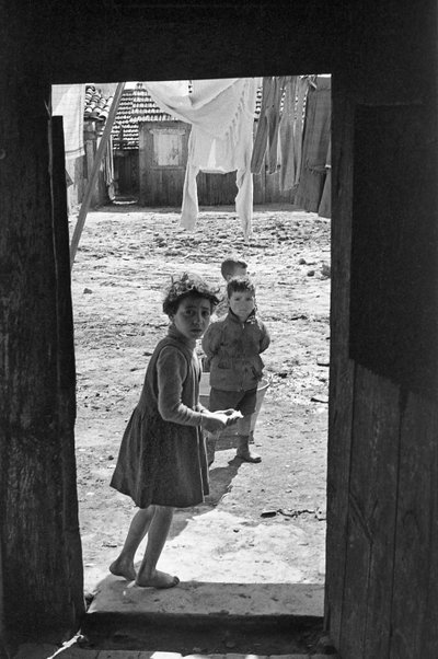 CROTONE - ARBEIDERS SLUMMKVARTER,  av Ando Gilardi