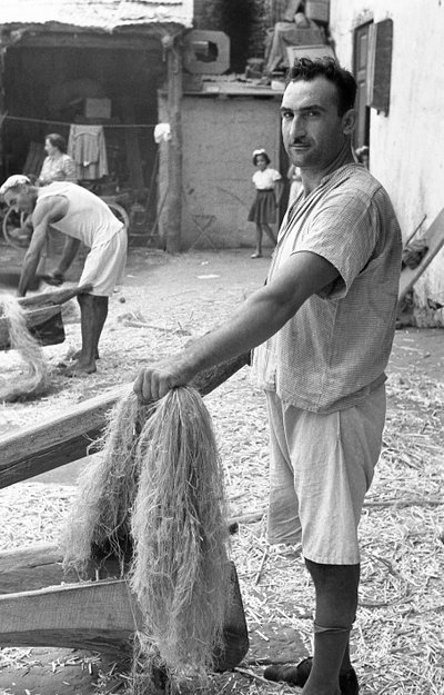 HAMPEARBEID, RAFFAELE CORCIONE av Ando Gilardi