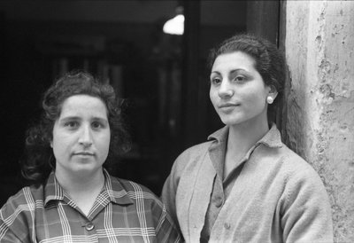 KVINNER I CROTONE av Ando Gilardi