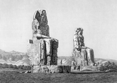 Utsikt over de to kolossene ved Memnonium, Theben, plate 20 fra Vol II av `Descriptions of Egypt`, gravert av Louis Pierre Baltard (1764-1836) pub. under ordre fra Napoleon av Andre (after) Dutertre