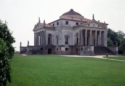 Utsikt over Villa Almerico-Capra, bygget av den italienske arkitekten Andrea Palladio (1508-1580) i 1567-1570 og fullført av Vincenzo Scamozzi (1552-1616) i 1591, Vicenza, Italia eller Rundkjøringen av Andrea Pa av Andrea and Scamozzi Vincenzo Palladio