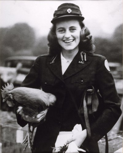 Kick Kennedy iført en amerikansk Røde Kors-uniform i London, ca. 1943 (s/hv-bilde) av Thomas Kelly