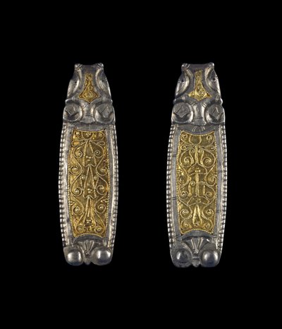 Et par stroppeender, fra Ipsden Heath, Oxfordshire, sent angelsaksisk, 9. århundre (sølv med gullinnlegg) av Anglo Saxon