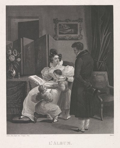 Interiør med en familie som ser på et bildealbum L