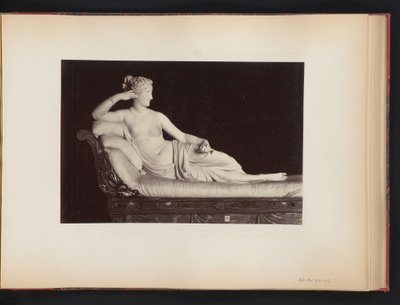 Skulptur av Pauline Borghese-Bonaparte som Venus Victrix av Antonio Canova i Galleria Borghese i Roma, Italia av Anonymous