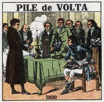 Batterier og akkumulatorer: Alessandro (Alexandre) Volta (1745-1827) presenterte i 1801 for konsul Napoleon Bonaparte (1769-1821) ved Institut national de France resultatene av eksperimentene hans som gjorde ham i stand til å finne opp det elektriske batte av Anonymous Anonymous