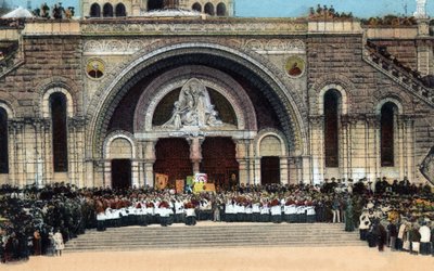 Entrance of the Rosary and Benediction of the Tres Saint-Sacrement (Holy Sacrament) - Lourdes - Hautes Pyrenees (65) around 1930. av Anonymous Anonymous