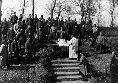 Første verdenskrig (1914-1918): Søndagsmesse på Ferme de Canny (Canny-sur-Matz) (avdeling 60: Oise) i mai 1915. Privat samling. av Anonymous Anonymous