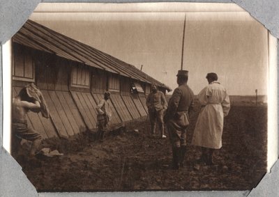 Første verdenskrig 1914-1918: søk etter hoder i kantene, leiren Couville i Den engelske kanal, Basse-Normandie (Nedre-Normandie), Frankrike. Anonym fotografering mai 1917. Privat samling, Stella. av Anonymous Anonymous