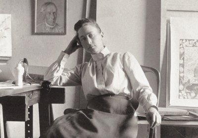 Hilma af Klint i hennes atelier på Hamngatan, Stockholm, ca. 1895 (fotografi) av Anonymous Anonymous