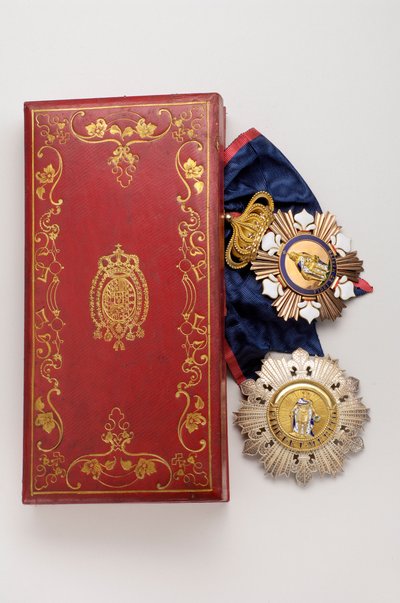 Kingdom of the Two Sicilies (To Sicilies) - Saint Ferdinand og Merite-ordenen: emblemer av et ridderstorkors som tilhører et medlem av Storhertughuset i Baden - Midten av XIX århundre - Gull, sølv og emals; våpenboks til Kingdom of the Two Sicil av Anonymous Anonymous