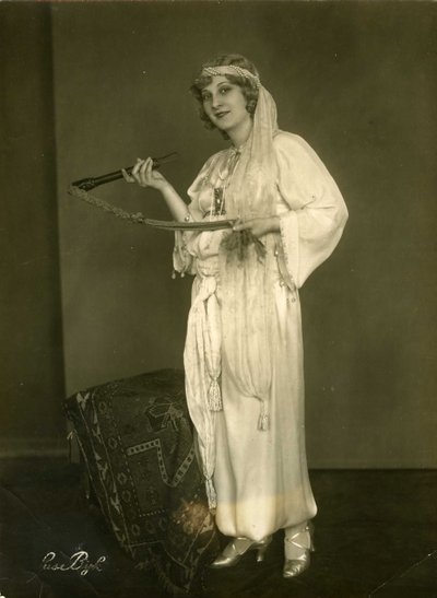 L'Enlevement au serail - Lotte Schoene (Schone) (1891-1977) som blondine i "Bortføringen fra Seraglio" av Wolfgang Amadeus Mozart av Anonymous Anonymous