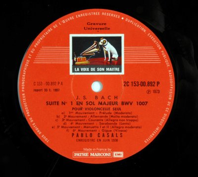 Etikett på platen 33 turn (vinylplate) av merket "EMI the voice of his master"" av Pablo Casals som tolker 6-suiten for cello av Jean Sebastien Bach (Johann Sebastian Bach av Anonymous Anonymous