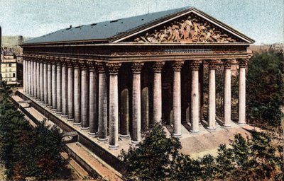 Paris: utvendig utsikt over Madeleine-kirken designet av arkitekten Pierre Alexandre Vignon (1763-1828). Fotografi av 1920 i "" Artistic Album "" av byen Paris. Privat samling. av Anonymous Anonymous