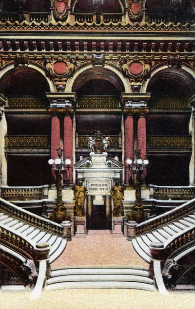 Paris: utsikt over den store trappen til Opera Garnier. Fotografi av 1920 i "" Artistic Album "" av byen Paris. Privat samling. av Anonymous Anonymous