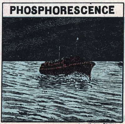 Phosphorescence: the wake of a boat leaves a light mark at night when it passes in the middle of a bank of phosphorescent animals called infusoria “” noctiluques””. Anonymous illustration from 1925. Private collection. av Anonymous Anonymous