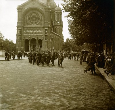 Fotografi - Stereoskopisk glassplate om første verdenskrig: I Paris, etter mobilisering drar unge rekrutter til fronten, Private Collection av Anonymous Anonymous