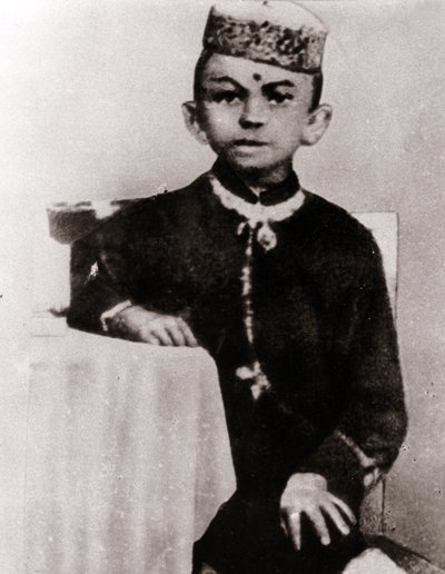 Portrett av politisk leder Mohandas Karamchand Gandhi (1869-1948) barn - Fotografering rundt 1875 av Anonymous Anonymous