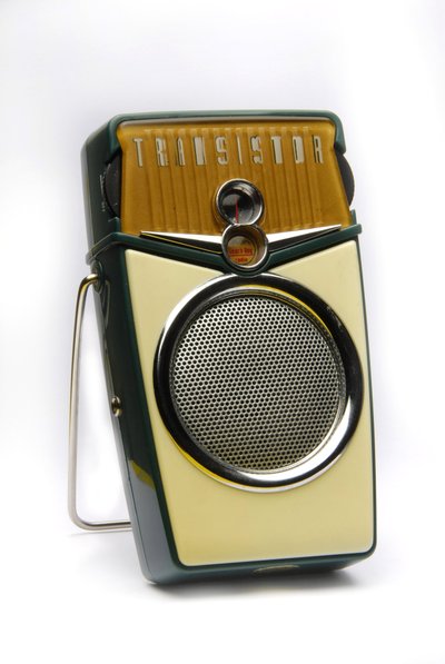 Still life of a TRANSISTOR RADIO or POCKET RADIO or TRANSISTOR PORTABLE RADIO. av Anonymous Anonymous