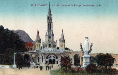 The basilica and the virgin crowned in Lourdes - Hautes Pyrenees (65) around 1900. av Anonymous Anonymous