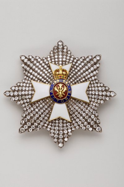 Storbritannia - Royal Order of Victoria: plakett av ridder Grand Cross - Slutten av XIX århundre - Gull, sølv, diamanter, smaragd, rubiner og emaljer - D 7,9 cm; vekt: 56 g - Privat samling av Anonymous Anonymous