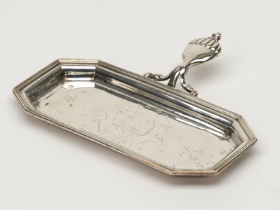 Stearinlyssnufferbrett, Board of Ordnance, ca. 1696 (brett, snuffer) av Anthony Nelme