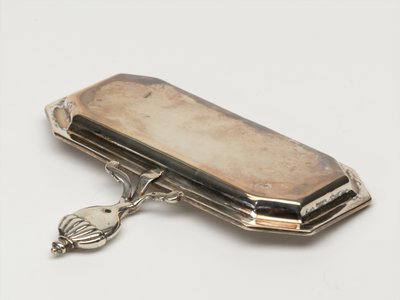 Stearinlyssnufferbrett, Board of Ordnance, ca. 1696 (brett, snuffer) av Anthony Nelme