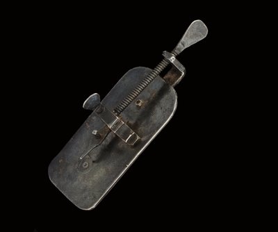 Mikroskop, ca. 1690 (sølv og glass) (se også 1121456-60) av Antoni van Leeuwenhoek