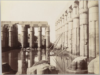 Temple of Luxor (Utsikt over domstolen til Amenhotep III) (albumin sølvfoto) av Antonio Beato