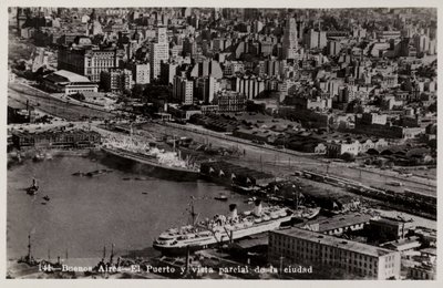 Havn og delvis utsikt over byen, Buenos Aires, Argentina av Argentinian Photographer