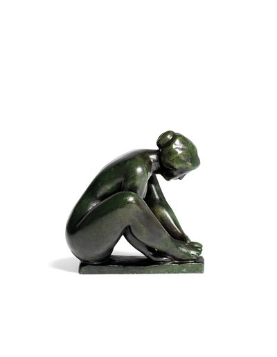 Hukende jente som holder en fot av Aristide Maillol