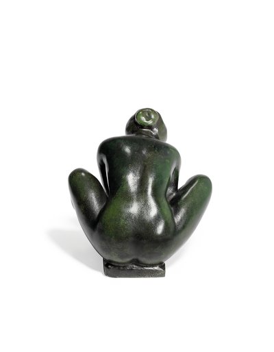 Hukende jente som holder en fot av Aristide Maillol