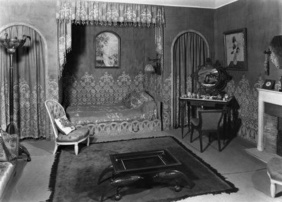 Soverom som tilhører Jeanne Lanvin (1867-1946) ca. 1920-25 av Armand Albert Rateau