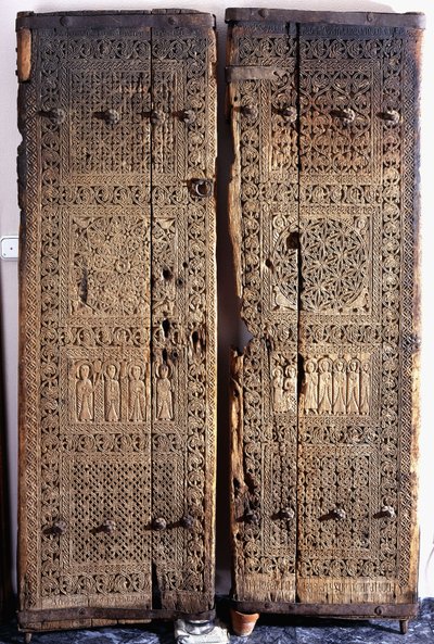 Et par utskårne armenske valnøttdører, som viser Kristus med seks apostler og hellige, 1312 av Armenian School