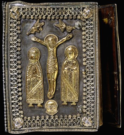Sølvforgylt bind, som skildrer Kristi korsfestelse, med Guds hellige mor og hellige Maria på hver side av Armenian School
