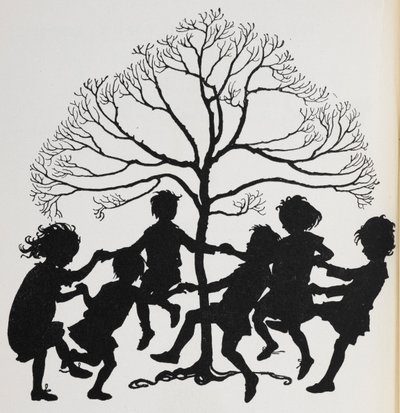 Silhuett av barn som danser rundt et tre. av Arthur Rackham