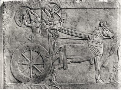 Fragment av et relieff som viser den assyriske hæren i kamp, fra Palace of Ashurbanipal i Nineveh, ca. 645 f.Kr. steindetalj av 161334 bw foto av Assyrian