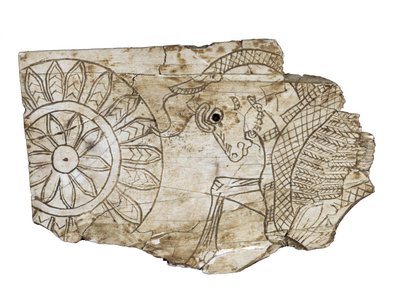Plakettfragment som viser en bevinget okse fra Nimrud, Irak, 800-tallet f.Kr av Assyrian School