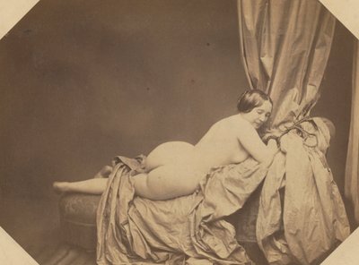 Akademisk naken, tilbakelent på en sofa, ca. 1855. av Auguste Belloc
