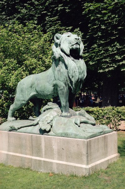 Nubisk løve og byttet hans, 1870 (bronse) (se også 252665 og 252667) av Auguste Cain