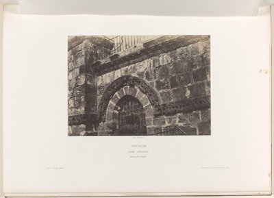 Detalj av et vindu i Den hellige gravs kirke, Jerusalem Jérusalem. Den hellige grav. Detaljer om fasaden (tittel på objekt) av Auguste Salzmann